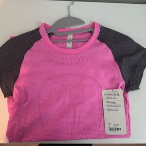 Rare NWT lululemon athletica Pink and Gray Short Sleeve Swiftly Tee